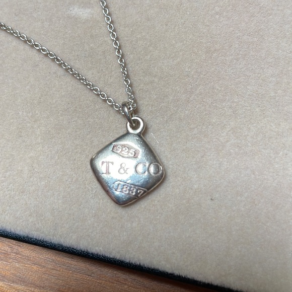 Tiffany &Co. Vintage square montage cushion pendant necklace - Picture 3 of 6